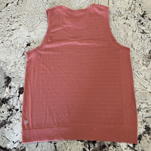 Lululemon Breeze By Muscle Tank II Pink Perforated Active Top Women's 6 - Picture 2 of 2